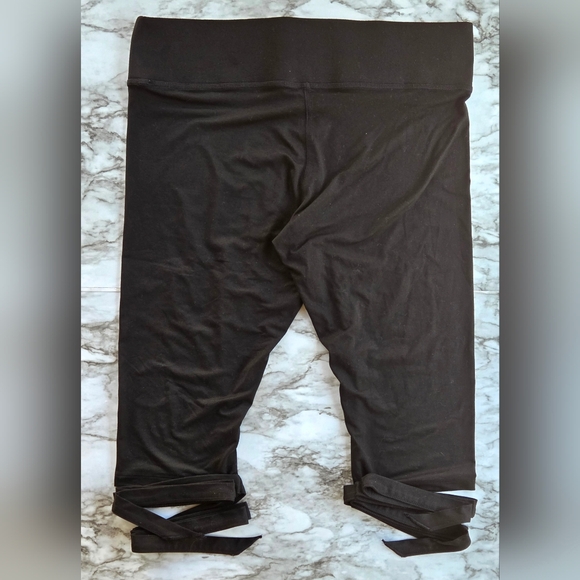 Pink Victoria's Secret Black Cropped Yoga Leggings - Picture 6 of 7